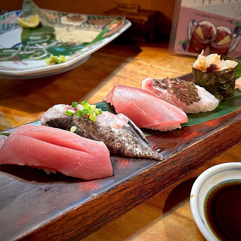 寿司5カンにぎり(晴れたり曇ったり （はれたりくもったり）)