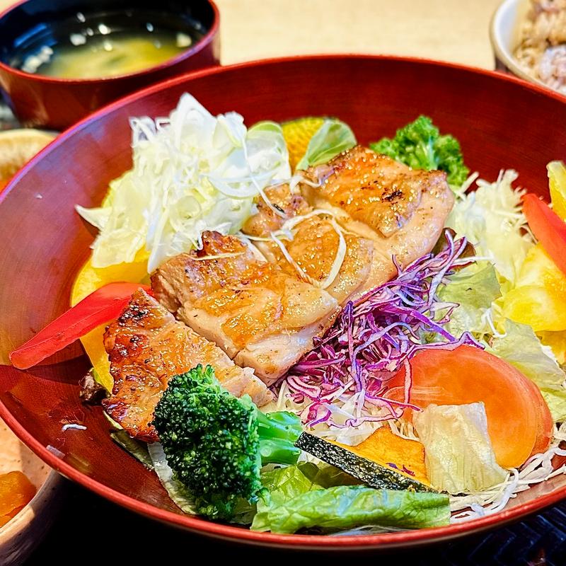 もろみチキンの彩りサラダボウル定食(大戸屋ごはん処 東陽町イースト21店)