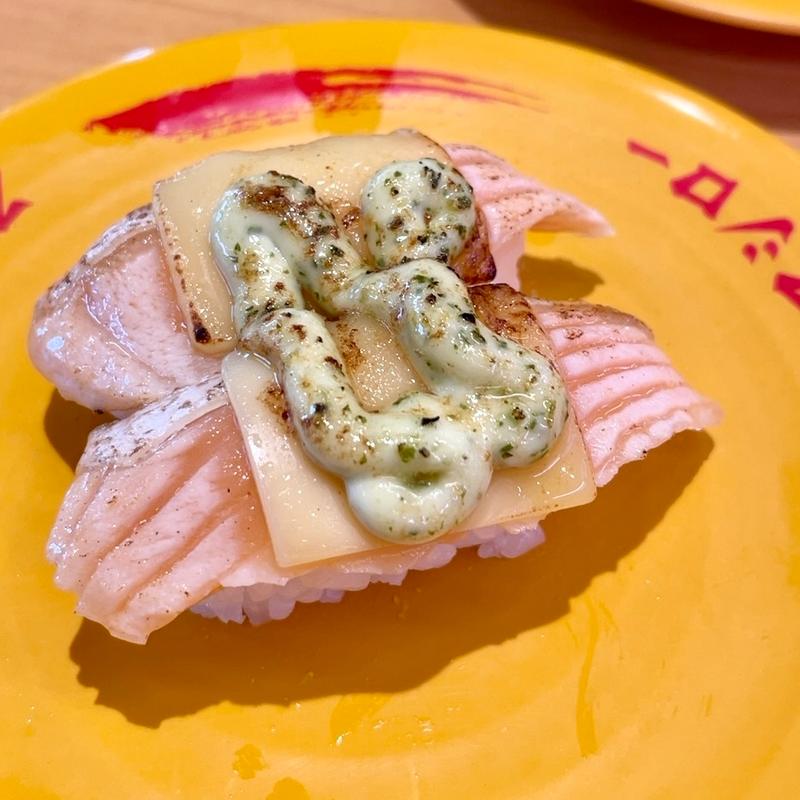 炙りサーモンバジルチーズ(スシロー 八千代高津店)
