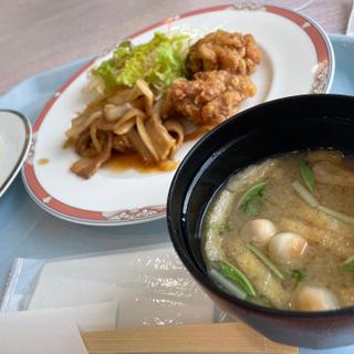 生姜焼きと鶏の唐揚げ定食(カフェテリア マーメイド)