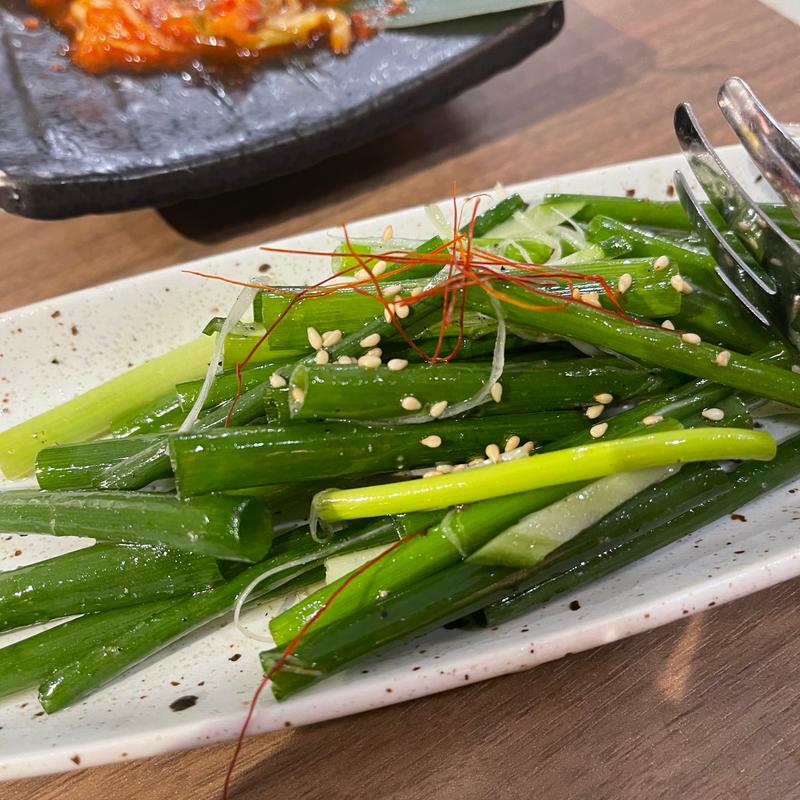 やみつき！ネギサラダ(飛騨牛一頭買い 灯り家の「はなれ」)