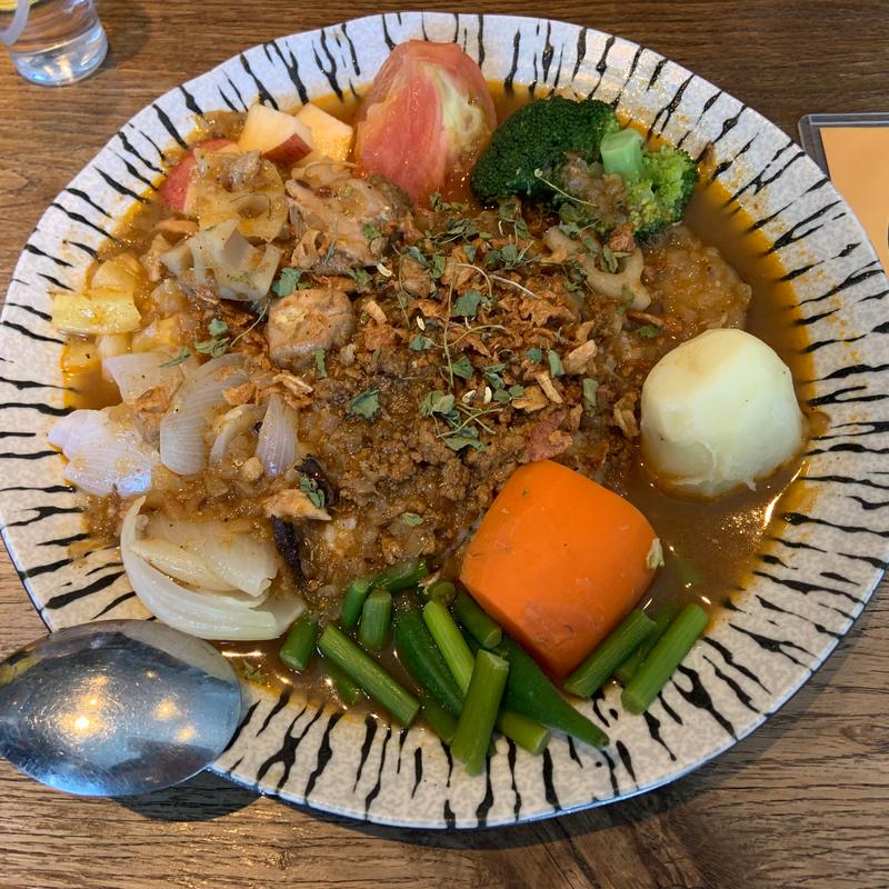 蒸し野菜とカレー（B:本日の野菜7種）(狛犬 hug me)