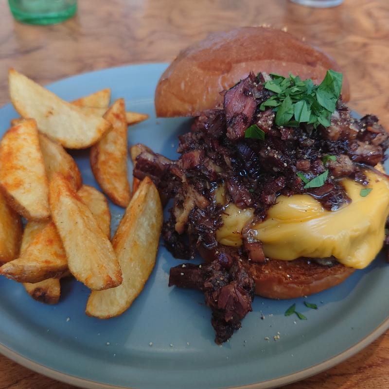 ルートビアベーコンジャムチーズ熟成肉バーガー(チルマティック （Chillmatic）)