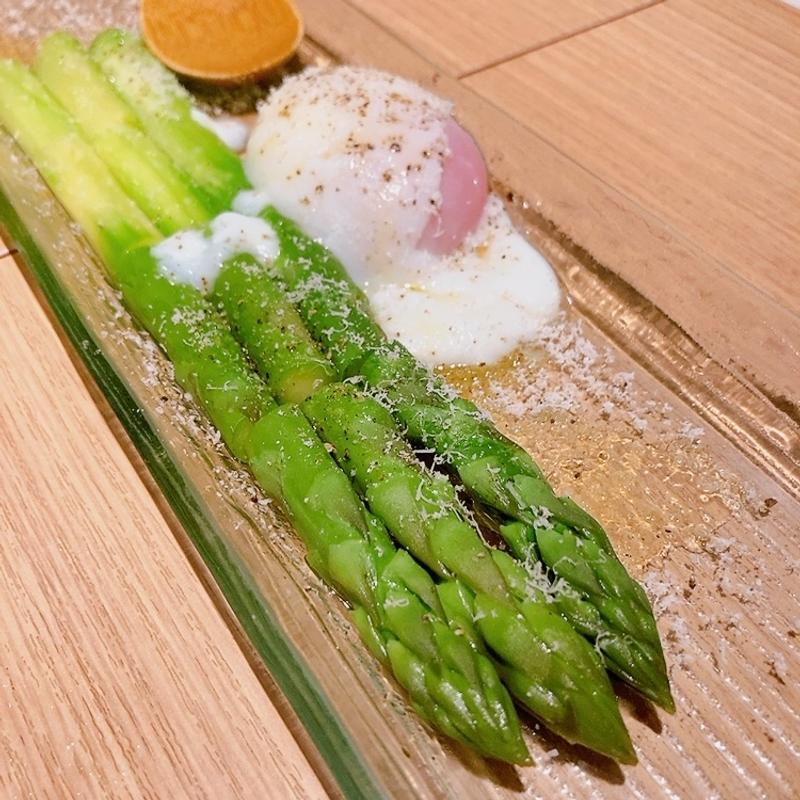 極太アスパラの塩茹で温玉添え(みこし鶴一 )