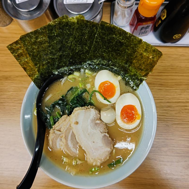 スペシャルラーメン醤油(三國家 関内店 )