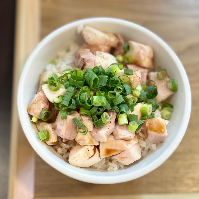 炙りチャーシュー丼(のど黒らぁ麺永屋)