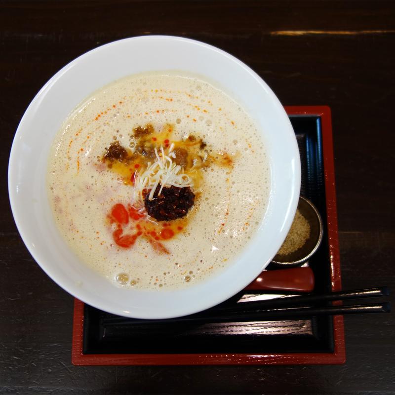 旨辛豚白湯そば(豚白湯創作麺処友池)