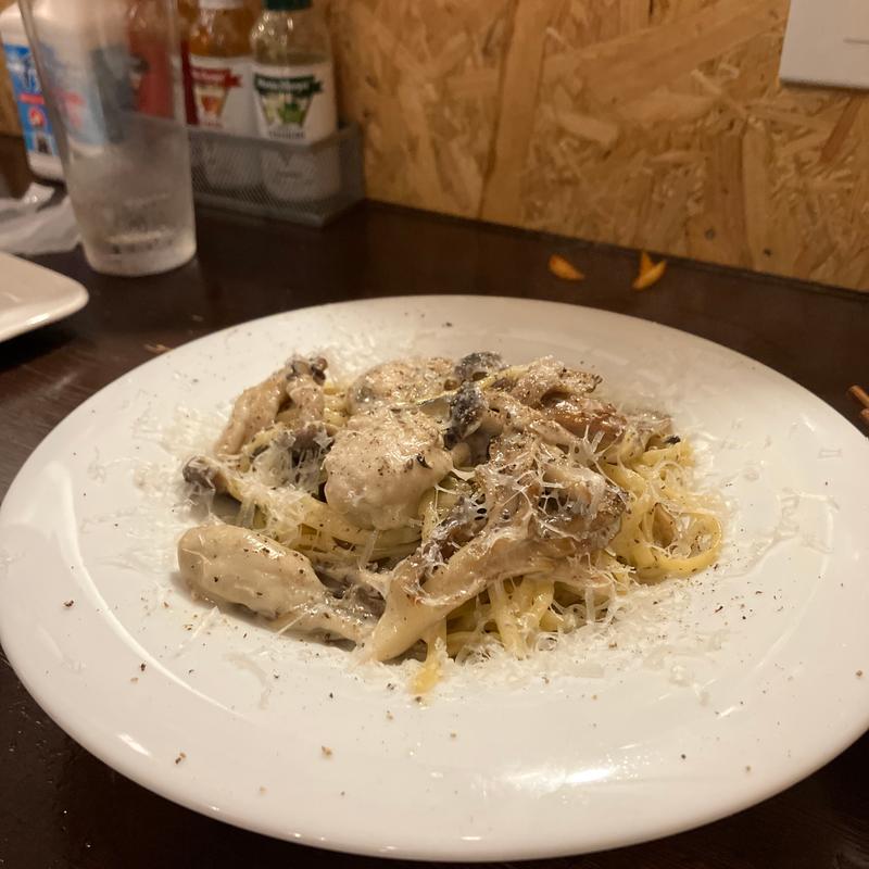 広島産カキときのこのクリームパスタ(ピッツェリア ヴィノメッセ)