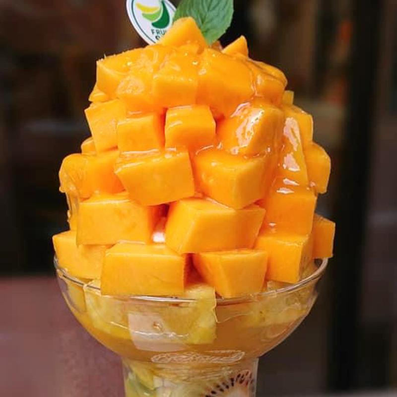 インカの秘宝マンゴーパフェ(フルーツすぎ 大塚本店)