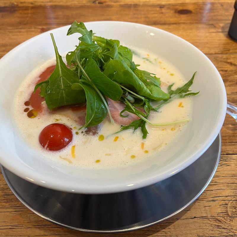 彩トマトクリームチーズラーメン(ら〜めん青木軒)