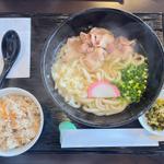 肉うどんと五目ご飯(讃岐うどん松家)