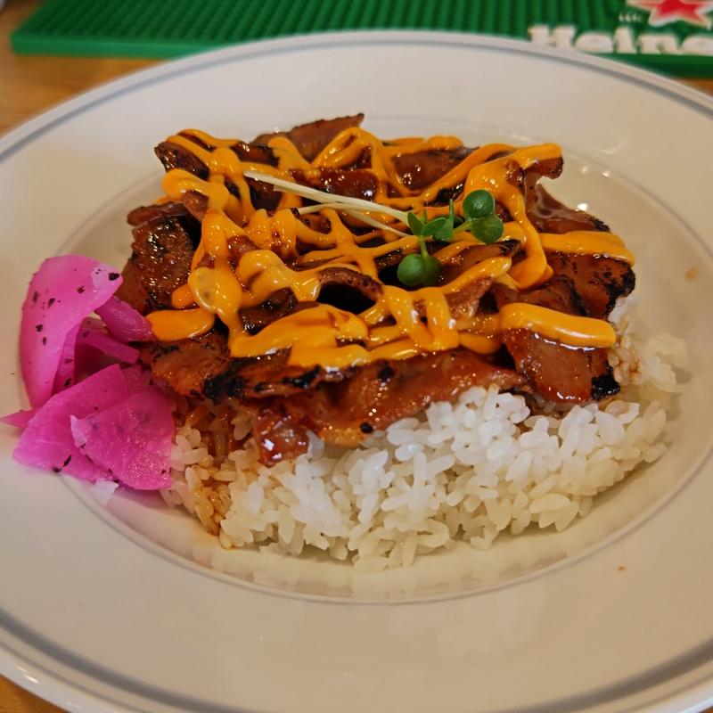 炭火焼き風チーズ豚丼(KAIZOKU)