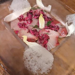 ブリのカルパッチョ 特製ラビゴット 柚子の香り(イタリアンバル Aoneco)