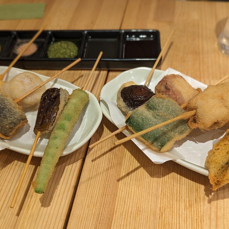 串揚げ盛り合わせ　10種(串揚げとワイン はち2nd)