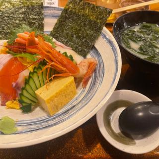 海鮮丼(活魚 漁ま （カツギョ リョウマ）)