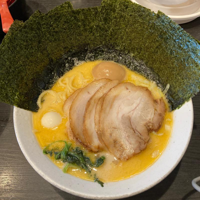 特松トッピング塩豚骨ラーメン(横浜家系ラーメン松壱家 平塚店)