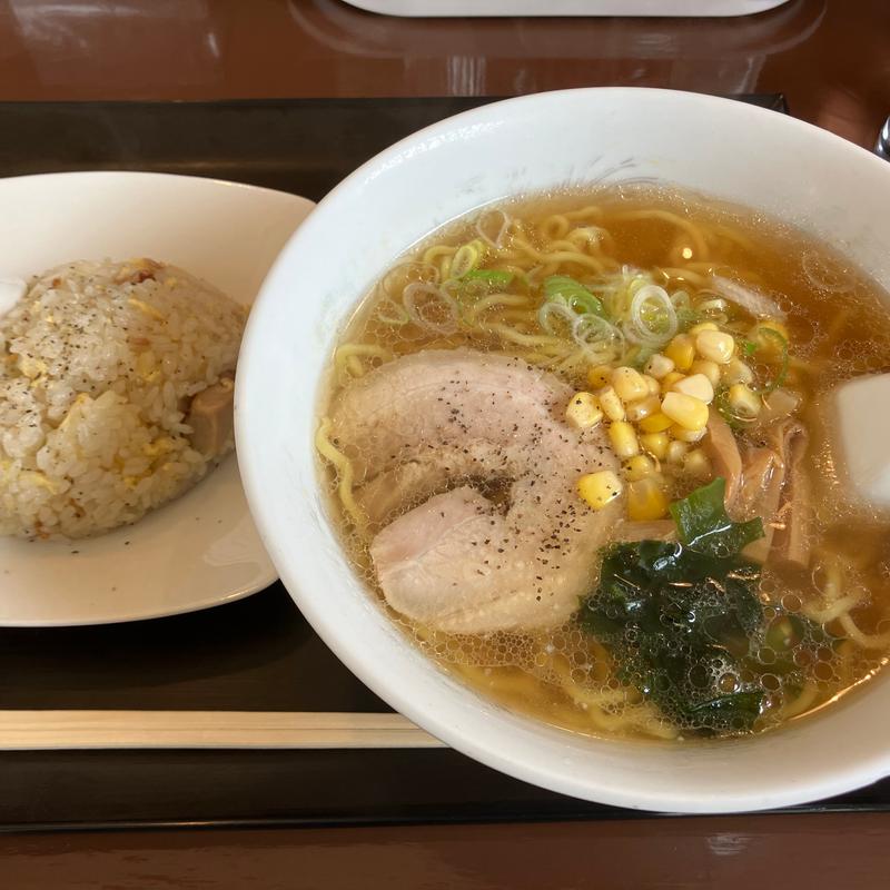 醤油ラーメンと半チャーハン(らーめんオクチャン )