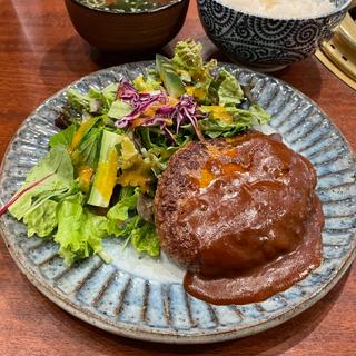 和牛デミグラスハンバーグ定食(焼肉 しゃぶしゃぶ びーふてい)