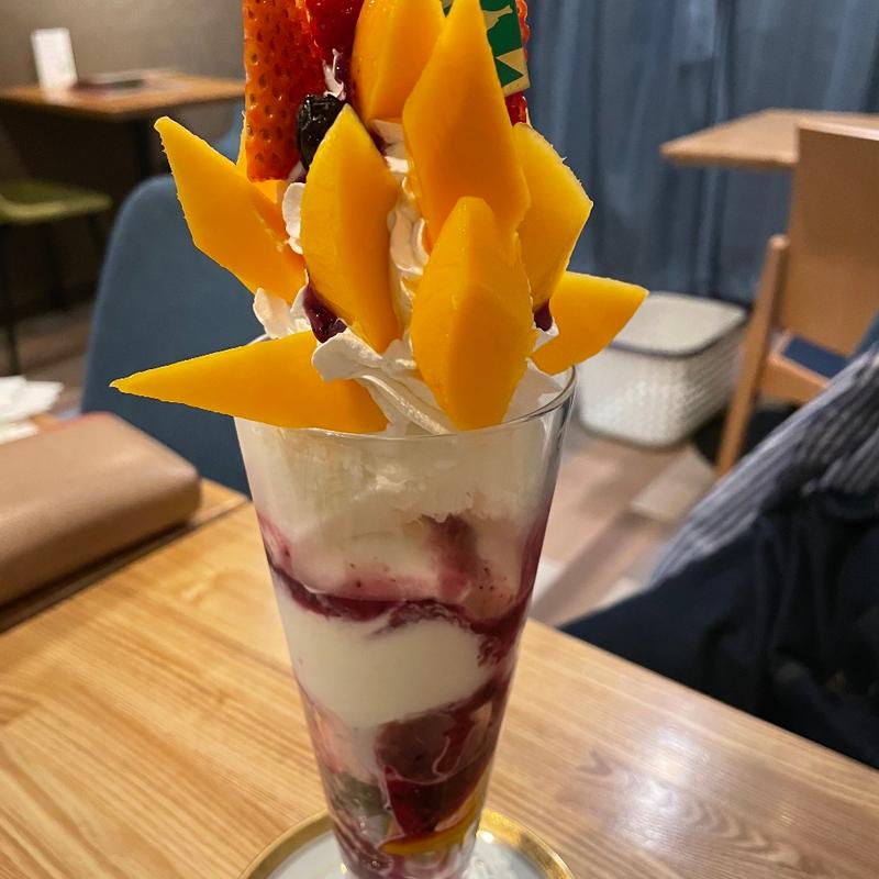太陽のマンゴーパフェ(フルーツ大野ANNEX)