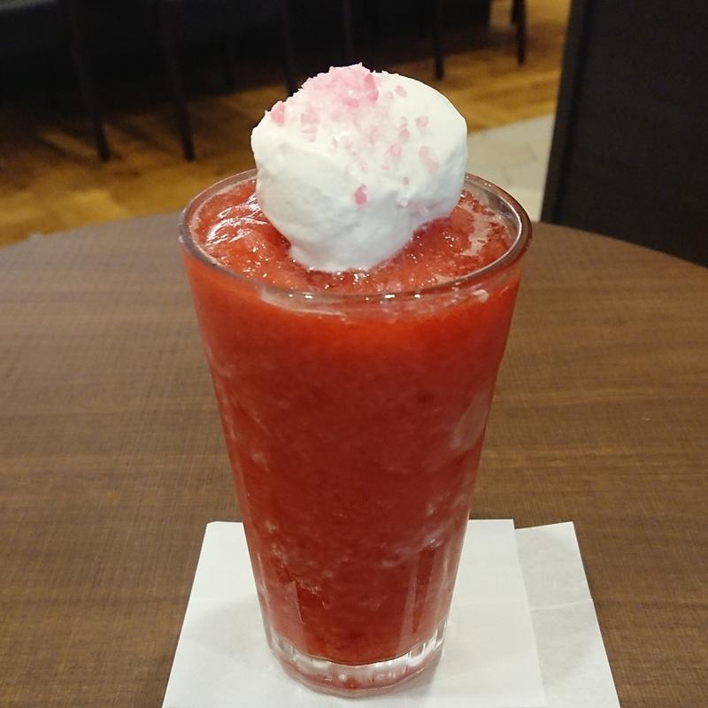 THE あまおう贅沢いちごスムージー with いちごみるくキャンディ(サンマルクカフェ ノースポートモール店)