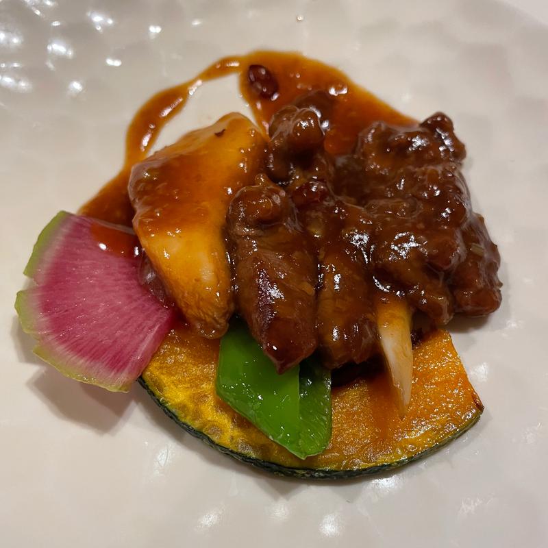 【麗峰コース】秋田県産 秋田牛のソテー 季節野菜の甘辛ソース仕立て (南国酒家 原宿本店)