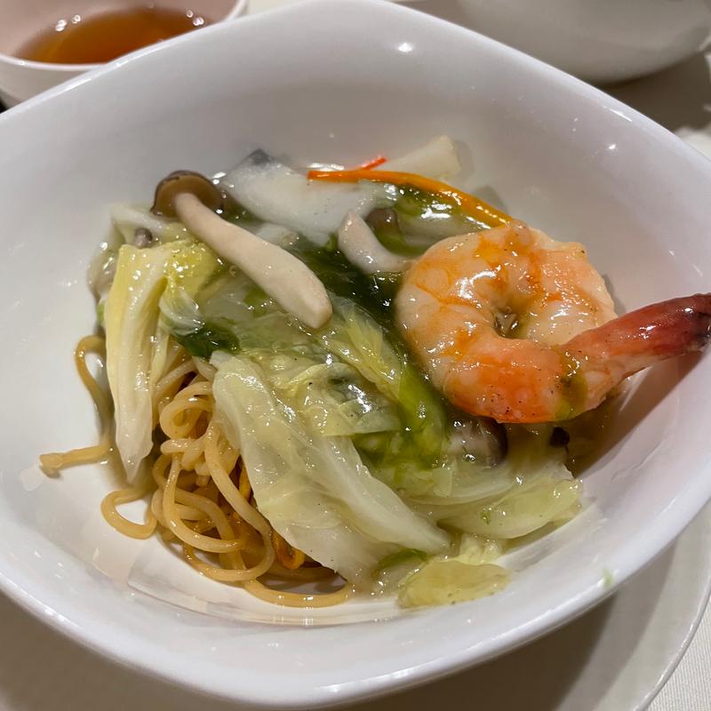 【麗峰コース】 天然ホワイト海老とアオリイカ、長崎県五島列島 アオサのりのあんかけやきそば (南国酒家 原宿本店)