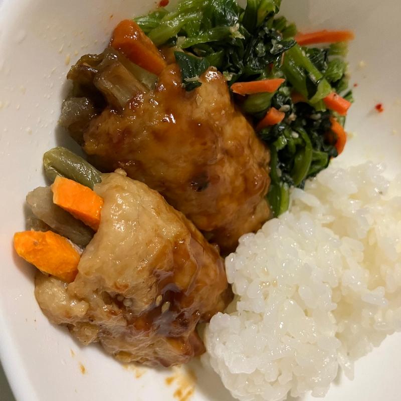 3種の野菜の焼きつくね巻きとほうれん草の胡麻和えとライス(ザ・ビッグ浜松葵町店)