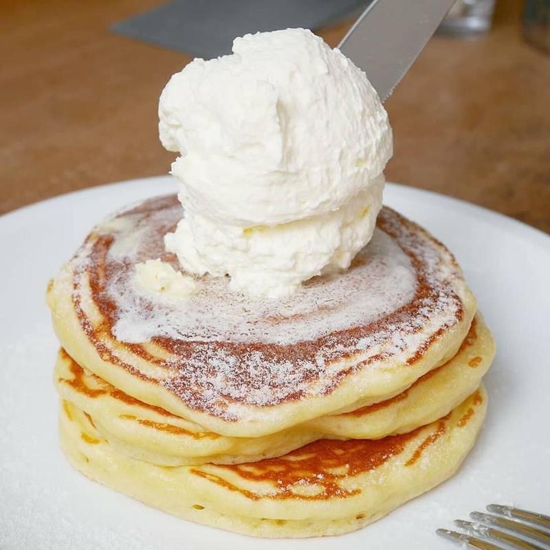 クラシックバターミルクパンケーキ ホイップクリーム(crisscross)