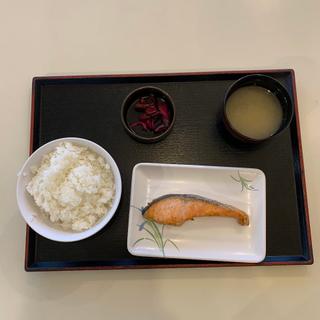 焼鮭定食(波止場食堂 濱店)