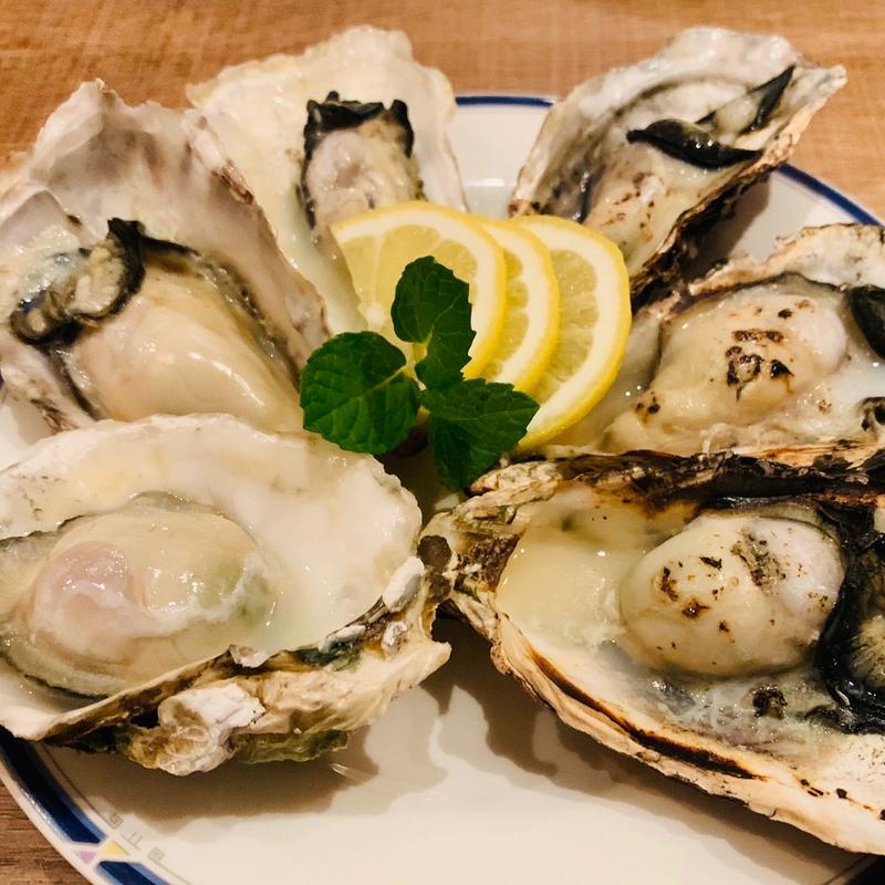 産地直送の焼牡蠣・蒸し牡蠣(UMIバル 新宿店)