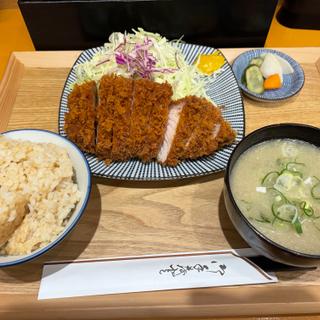 ロースカツ定食(とん汁と玄米の店 檍食堂)