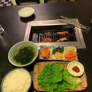 焼肉セット（ライス・スープ・キムチ・ナムル・野菜・付き）(食道園 （ショクドウエン）)