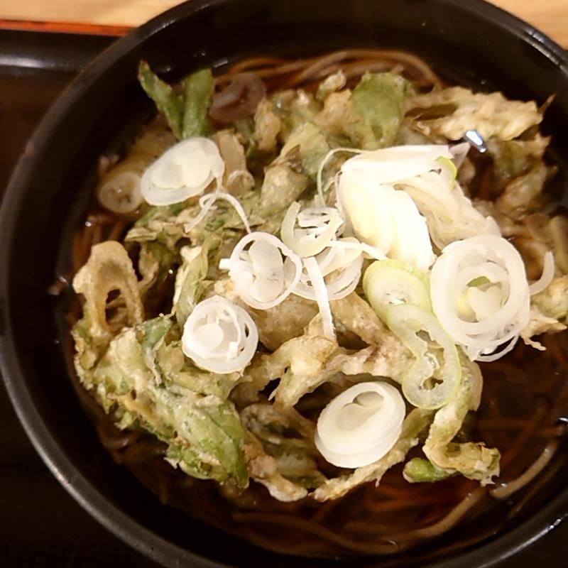 ふきのとうの葉と茎のかき揚げそば(よもだそば 銀座店)