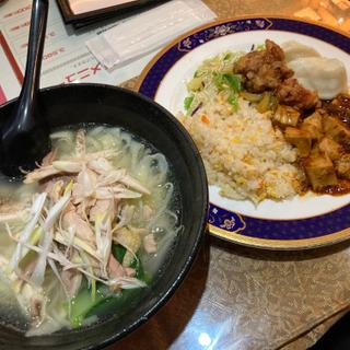 鶏肉刀削麺(四川厨房 随苑 （シセンチュウボウズイエン）)