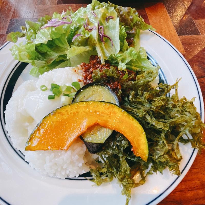 肉みそのり玉ごはん(喫茶ゾウメシ)