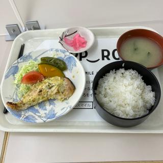 時計台定食（鮭ゴママヨネーズ焼き）(札幌市役所地下食堂)