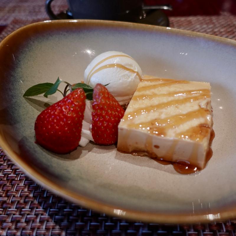 イタリアンプリン キャラメルソース バニラアイス添え(アチェンド)