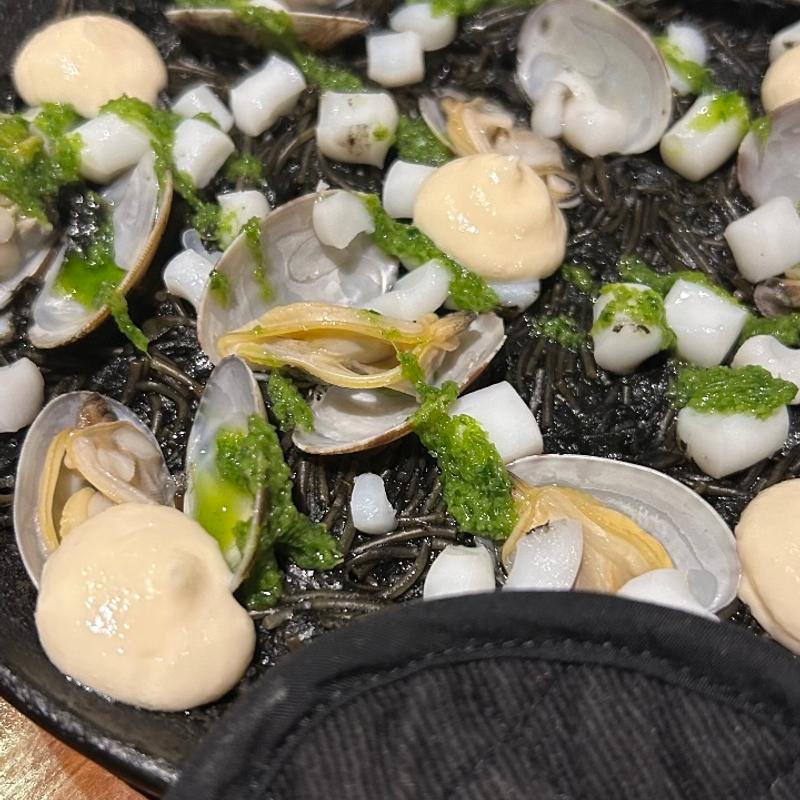 イカ墨シーフードパエリア ヌードル(Binomio)