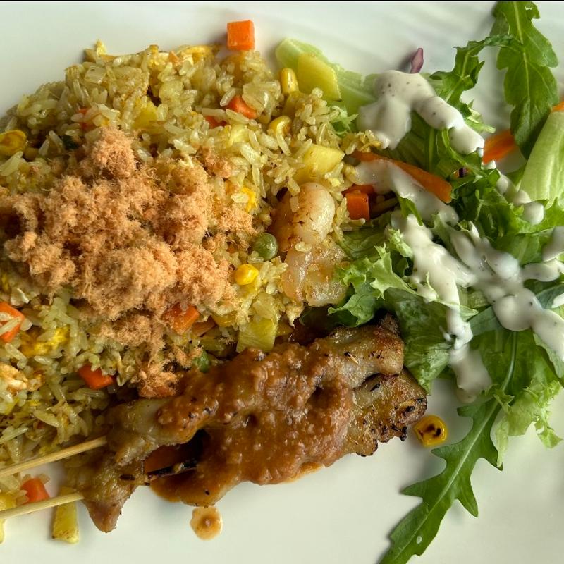 パイナップル炒飯(シロソ ビーチ カフェ)