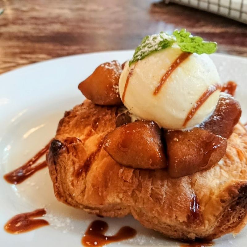 アップルパイ(カフェ ラ・ボエム 新宿御苑 （La Boheme）)