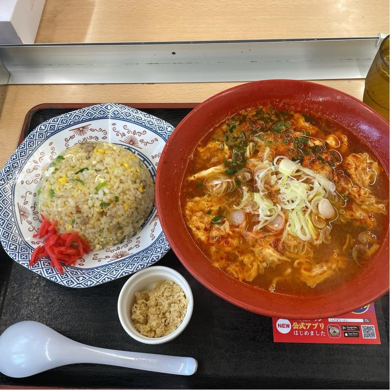 あかたまラーメン、チャーハンセット(ゆにろーず 流山店 （にんたまラーメン）)