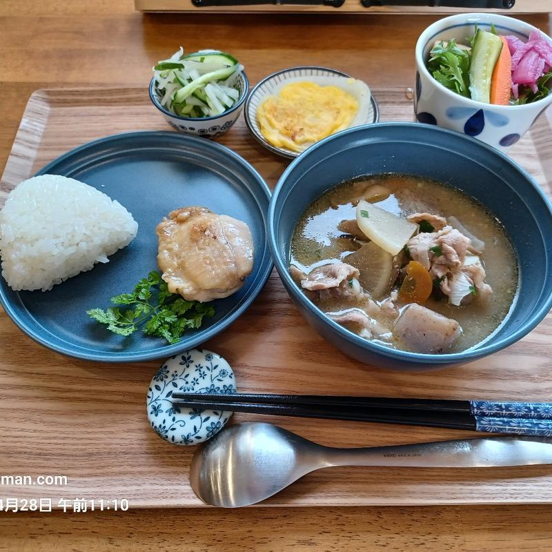 むしやしないランチ(絵本カフェ測量船)