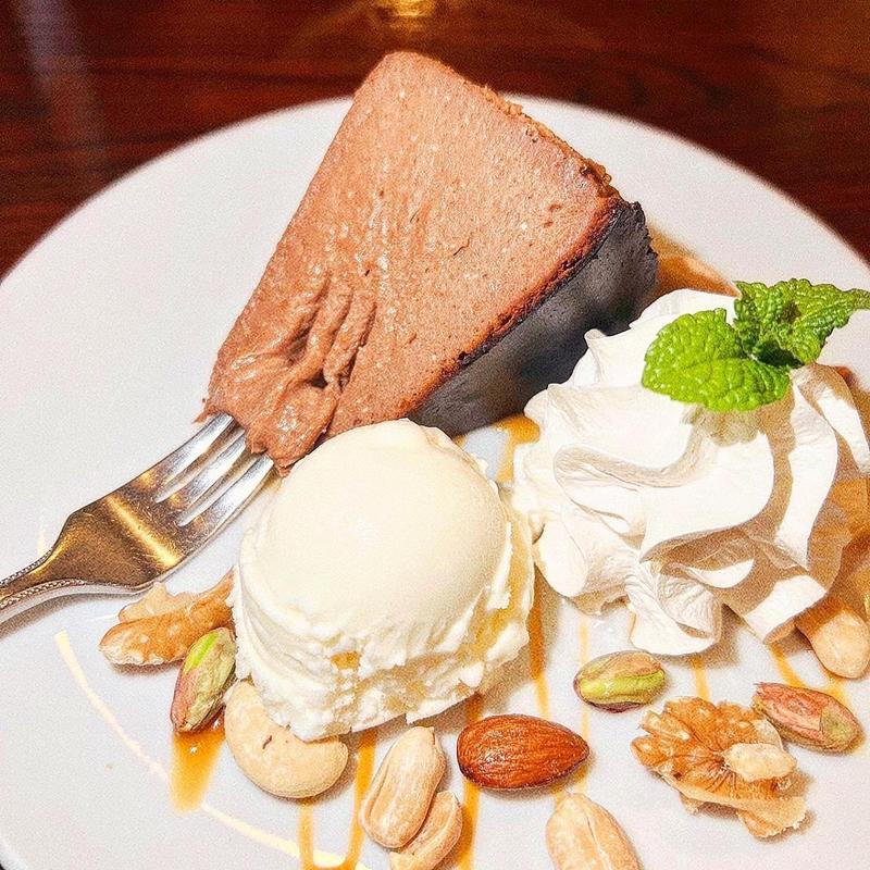 チョコレートバスクチーズケーキ(カントリーレストランスワン)