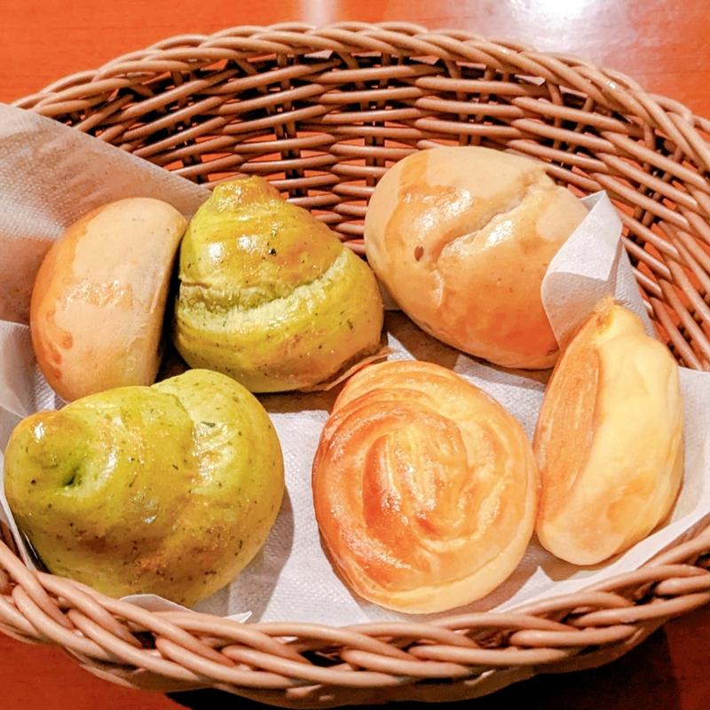 焼きたてパン(ビストロ マーブル)