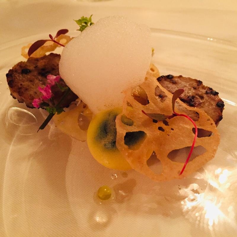 和のテイストを加えた豚のアミューズ(デ アドミラル )