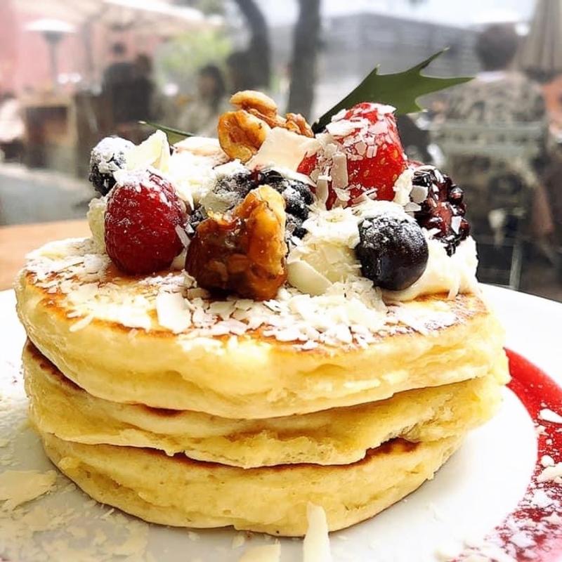 4種のベリーとホワイトチョコレートねパンケーキ(crisscross)