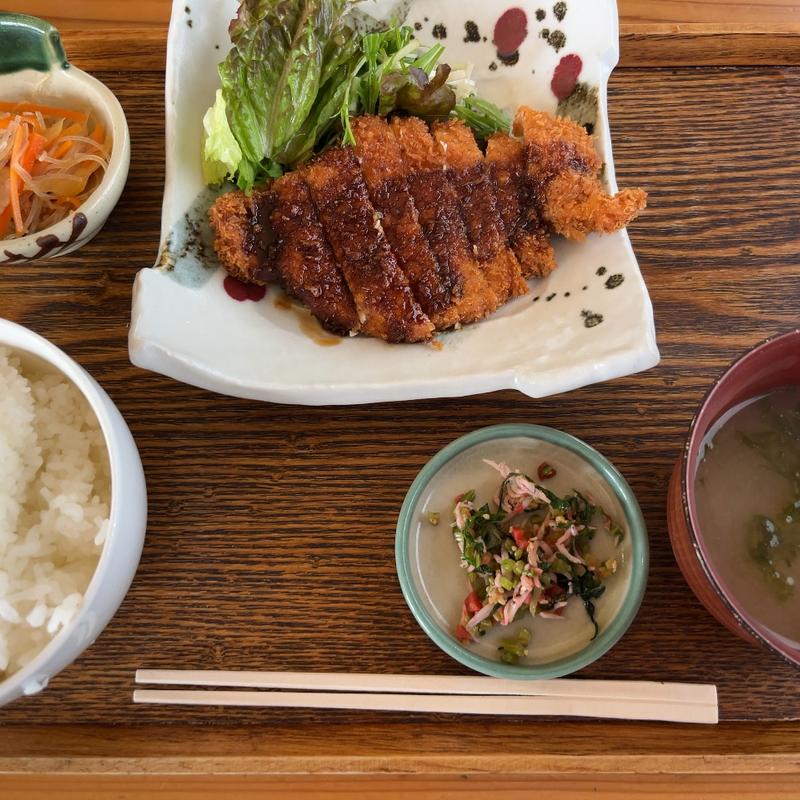ロースカツ定食(鉄板居酒屋 一福 ひとふく)