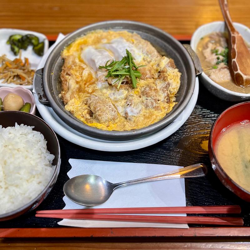 カツ煮定食：煮込み(鳥一 外苑前店 （とりいち）)