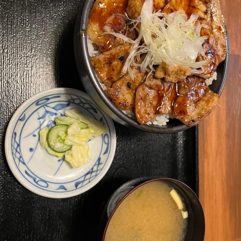 豚丼(くまうし )