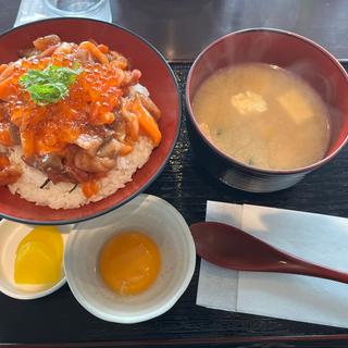 海鮮丼(釧ちゃん食堂 （センチャンショクドウ)